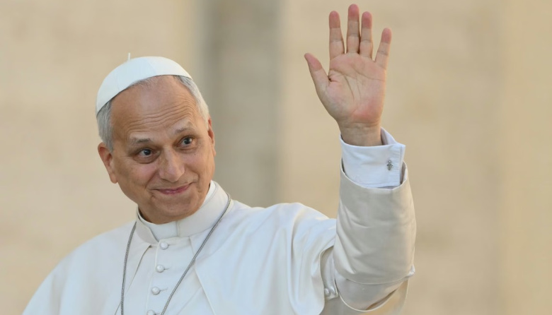 El Papa tuvo una "evolución posoperatoria normal": caminó por la habitación