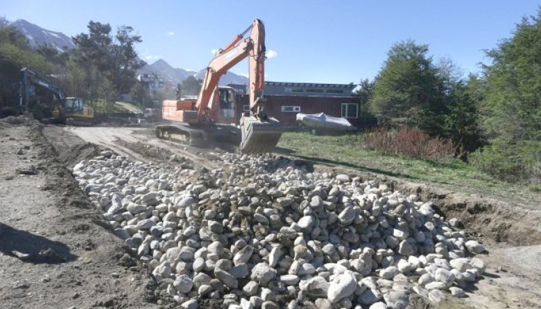 Ushuaia avanza con obras viales y mejoras de infraestructura en distintos puntos de la ciudad