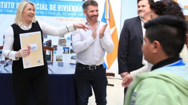 Bertone entregó títulos de propiedad y escrituras de hipoteca a 102 vecinos de la ciudad.