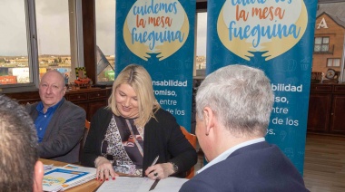 "Cuidemos la mesa fueguina": Gobierno firmó con La Anónima y Carrefour un acuerdo de precios.