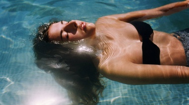 La señal inequívoca de que su piscina está saturada de orina