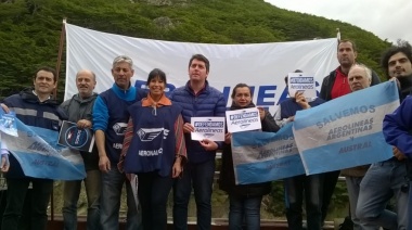 EN DEFENSA DE AEROLÍNEAS: Martín Pérez a acompañó a los aeronáuticos en el banderazo de Paso Garibaldi