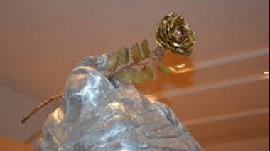 El homenaje de Pallarols al ARA San Juan: una rosa de 44 pétalos con los nombres de los tripulantes