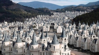 732 castillos para veranear: el increíble proyecto inmobiliario que hoy es un pueblo fantasma