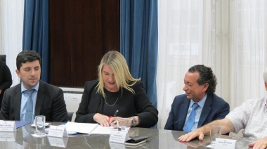 Industria: “Con este acuerdo estamos cuidando cada uno de los puestos de trabajo de los fueguinos”, aseguró Bertone
