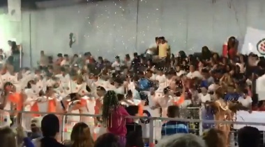 Se desplomó una tribuna durante los carnavales en Córdoba: más de 30 heridos