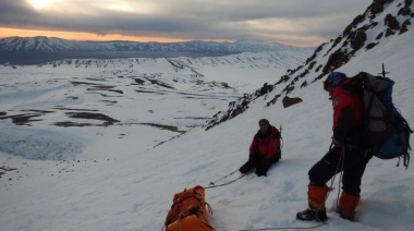 Rescatan un chico de 13 años que subía con su padre el Aconcagua y hay polémica