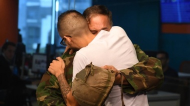 Un héroe argentino recuperó el casco que le salvó la vida en Malvinas: "Gracias a él estoy acá"