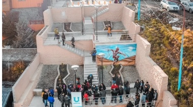Quedó inaugurada la nueva escalera de Rosas