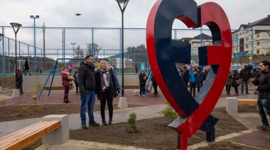 Bertone y Vuoto inauguraron una plaza y un playón deportivo del barrio Río Pipo