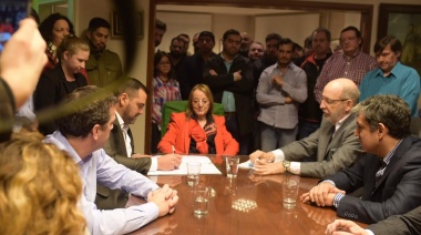 Walter Vuoto firmó un convenio con la gobernadora de Santa Cruz, Alicia Kirchner