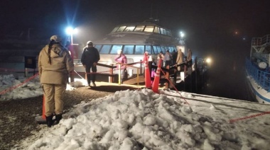 Villa La Angostura: tras el derrumbe y la nieve, trasladaron a 800 turistas por el lago hacia Bariloche