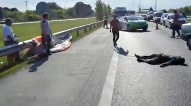 Luján: un parapentista cayó sobre la autopista del Oeste, fue embestido por un auto y murió