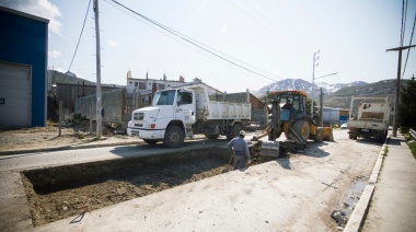 Reparan la calle Felipe Romero en garantía