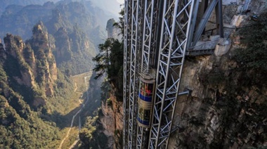 El ascensor exterior más alto del mundo está en China y supera a la Torre Eiffel