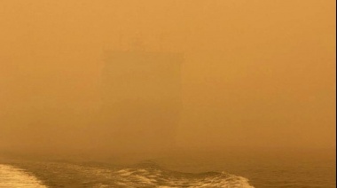La Armada australiana intenta rescatar a unas 4.000 personas atrapadas por los incendios