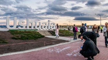 La Justicia determinó que los responsables de pintar el cartel de Ushuaia paguen una multa y hagan trabajo comunitario