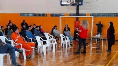 El municipio instruye a trabajadores en desinfección de manos y ambientes