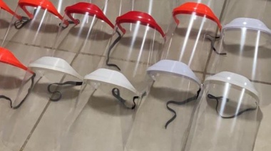 Profesionales y aficionados a la impresión 3D donaron mascarillas protectoras