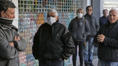 Coronavirus: abrirán los bancos este fin de semana por las largas filas para pagar jubilaciones y planes sociales