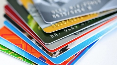 Cuotas para pagar las tarjetas: el costo financiero puede llegar hasta el 70% anual