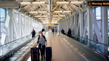 Cómo es el nuevo pasaporte de salud para viajar en avión en el que trabaja la Organización Mundial del Turismo