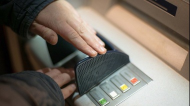 Cuáles serán los costos de extraer dinero en cajeros automáticos que volverán a aplicarse el año que viene