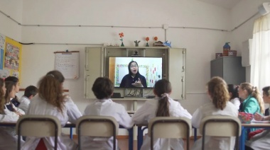 Distinguen el plan online de inglés para escuelas de Uruguay: el 90% de los docentes son argentinos