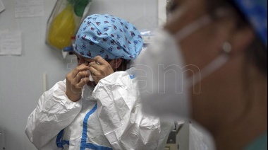 Entre lágrimas y sonrisas, la heroica labor de los profesionales de la salud durante la pandemia