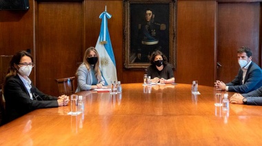 Carla Vizzotti viajó a México para seguir el proceso de entrega de las vacunas