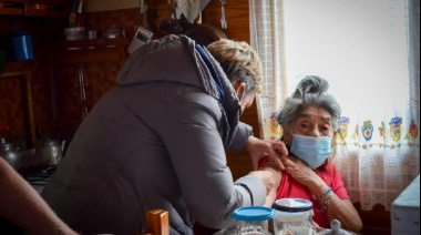La Municipalidad acompaña a PAMI en la vacunación antigripal casa por casa.