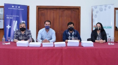 Tarjeta +U llega a vecinos y empleados municipales de Tolhuin