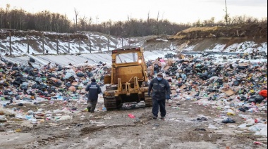 Luego de 15 años de estar abandonada, volvió funcionar la topadora municipal.