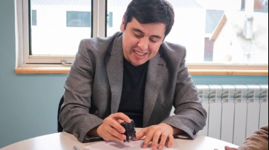 El intendente de Tolhuin firmó la primera inscripción de planos de tierras fiscales