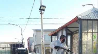 Intenso operativo de limpieza y desinfección de garitas