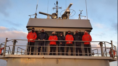 Defensa Civil Municipal y la Armada Argentina reabastecieron la costa sur de Península Mitre