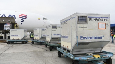 Covid-19: esta tarde llegarán a la Argentina más de 800.000 dosis de vacunas AstraZeneca