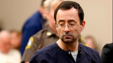 Mientras Simon Biles sufre en Tokio, su abusador Larry Nassar goza de privilegios en prisión que indignan a EEUU