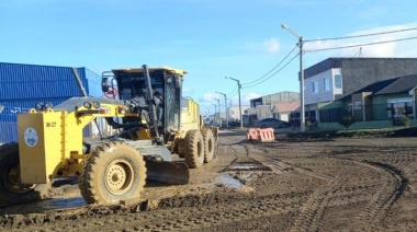 Máquinas viales y personal municipal refuerzan el trabajo en distintos barrios