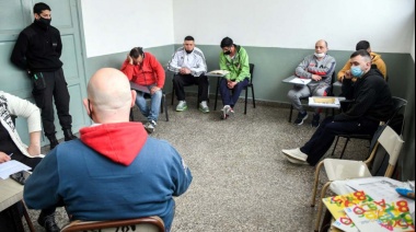 Están presos y enseñan a sus compañeros a leer y escribir: Historias de alfabetización intramuros