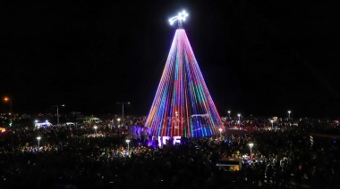 40 mil personas disfrutaron del Parque de los Cien Años y del encendido del nuevo arbolito