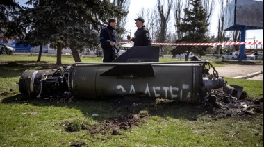 “Por nuestros niños”: El cínico mensaje de Putin en el misil ruso que mató al menos a 50 civiles en la estación de trenes de Kramatorsk