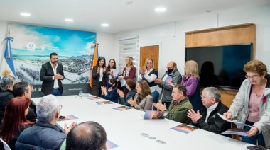Regularización dominial: 15 familias recibieron del intendente Vuoto, su título de propiedad