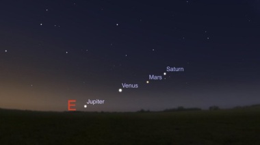 Antes del amanecer, se pueden ver cuatro planetas alineados en el cielo