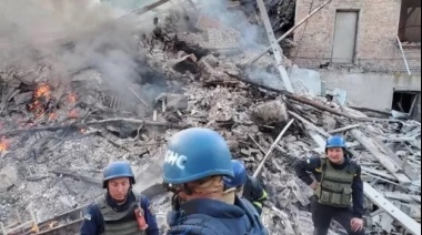 Kiev confirma dos muertes y estima otras 60 tras bombardeo a una escuela en el este del país