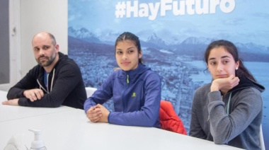 Las campeonas Renata Godoy y Antonella Ojeda fueron recibidas por el intendente Vuoto