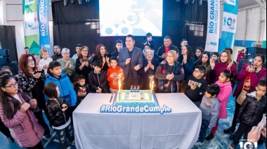 El intendente compartió un desayuno con antiguos pobladores y a los nacidos el 11 de Julio