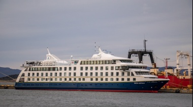 Un barco chileno abrió una "temporada récord" de cruceros en Ushuaia