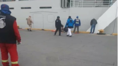 Tripulante cayó al agua desde la rampa del crucero  Le Lyrial