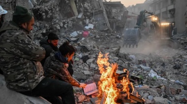 “Trabajamos 24 horas al día, sin descanso”: Cómo se preparan los rescatistas para desastres como el terremoto de Turquía